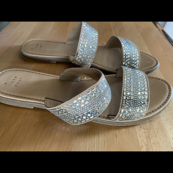 Cute sandals for summer! - Picture 3 of 3